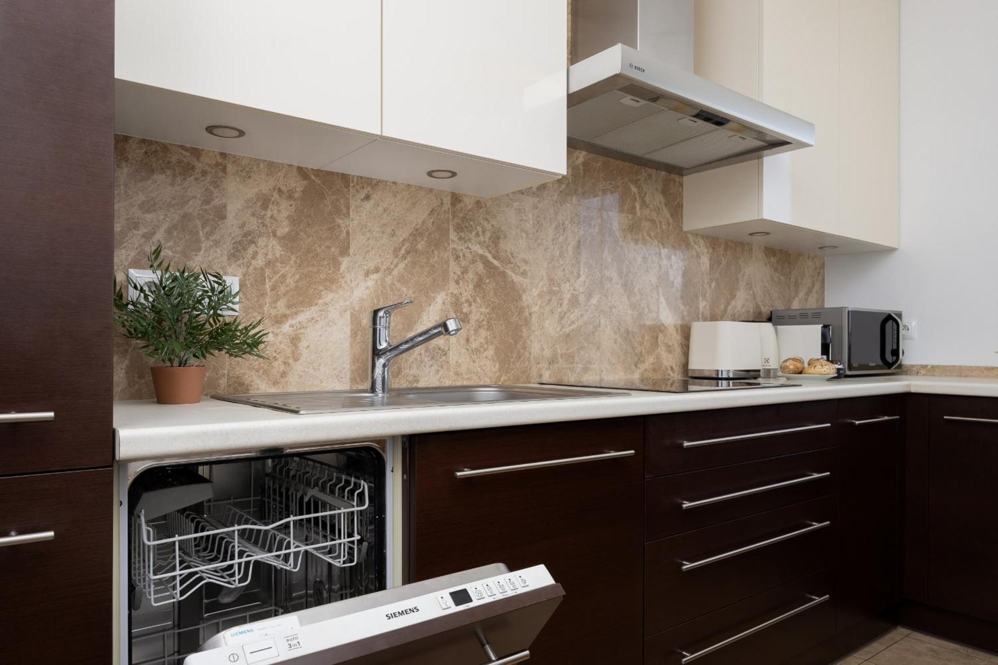 Luxury Four Bedroom With Parking & Balcony In Mokotow By Renters Prestige Warszawa
