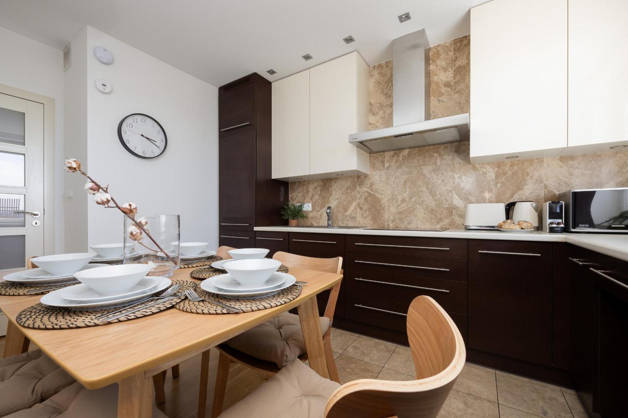 Luxury Four Bedroom With Parking & Balcony In Mokotow By Renters Prestige Leilighet Warszawa